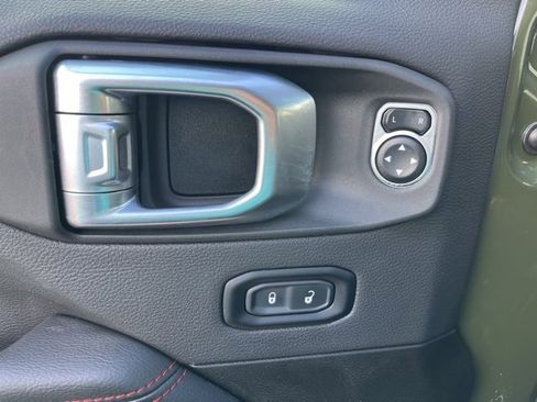 Used 2023 Jeep Gladiator Rubicon w/ Cold Weather Group image 17