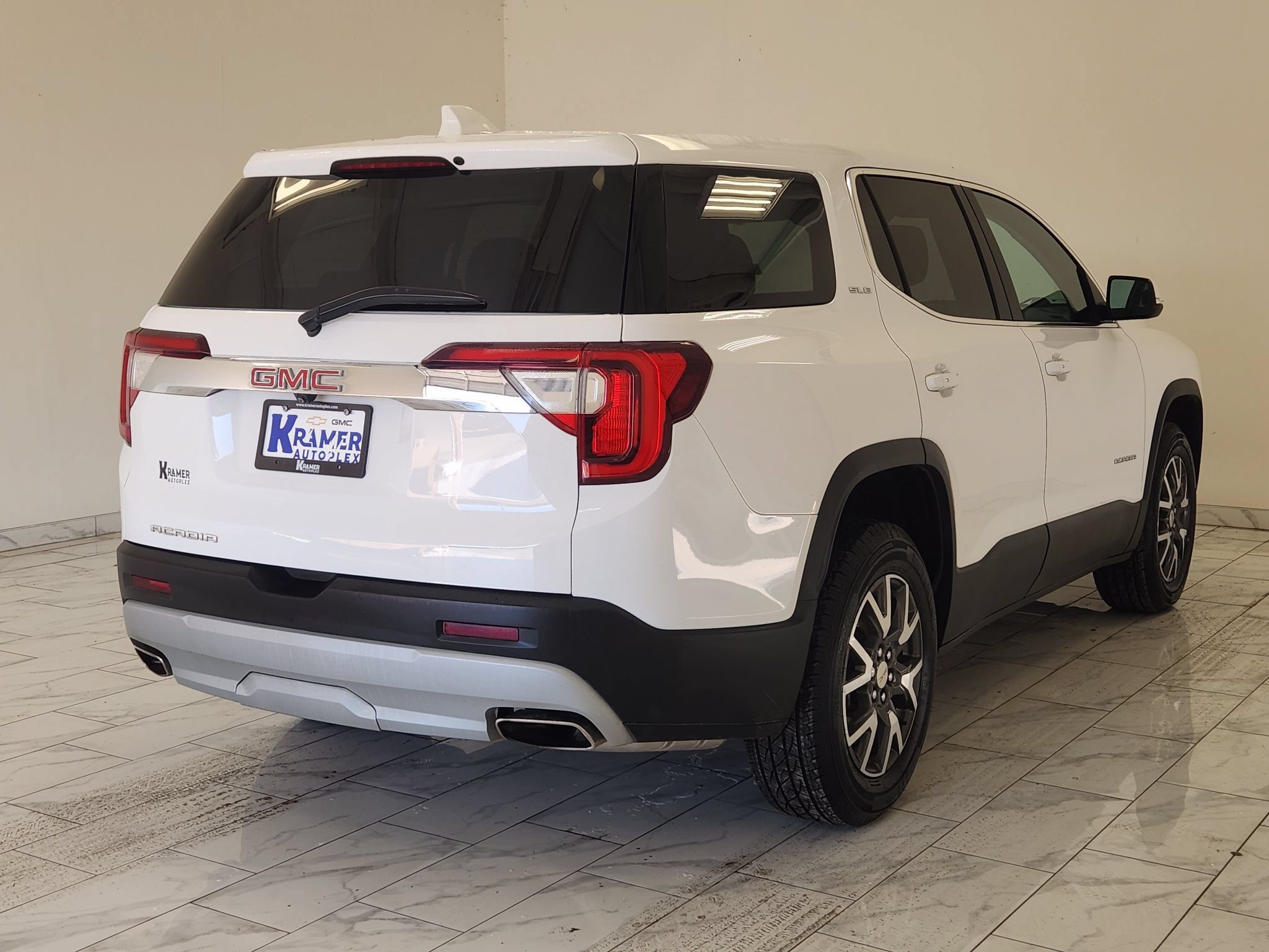 Used 2023 GMC Acadia SLE FWD image 5
