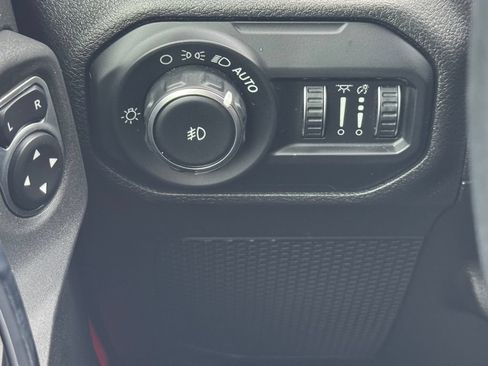 Used 2018 Jeep Wrangler Unlimited Sport S AWD/4WD image 23