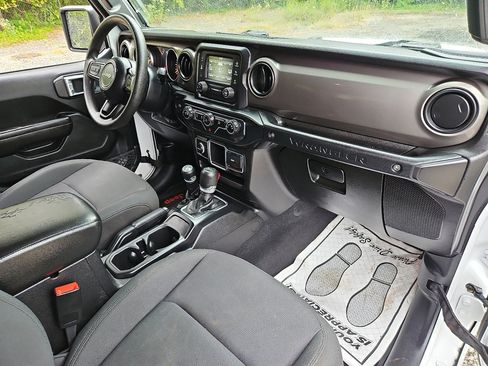 Used 2018 Jeep Wrangler Unlimited Sport image 12