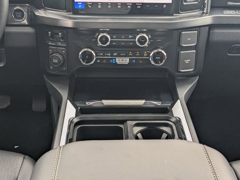 New 2025 Ford F250 Lariat w/ Black Appearance Package AWD/4WD image 17