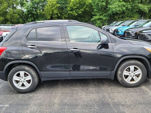 Used 2019 Chevrolet Trax LT w/ LT Convenience Package FWD image 7