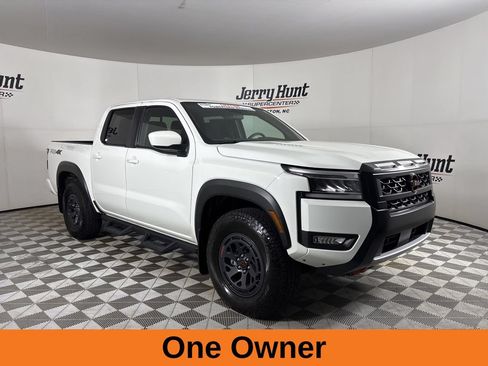 Used 2025 Nissan Frontier PRO-4X AWD/4WD image 4