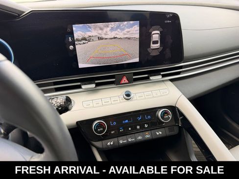 Used 2024 Hyundai Elantra Limited image 11