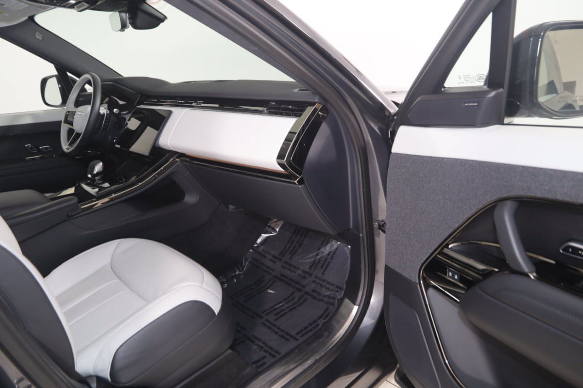 Used 2024 Land Rover Range Rover Sport Dynamic SE AWD/4WD image 40