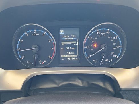 Used 2018 Toyota RAV4 LE image 21