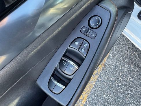 Used 2020 Nissan Maxima SR image 18