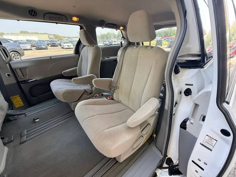 Used 2011 Toyota Sienna LE w/ Towing Pkg FWD image 22