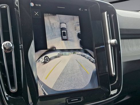 Certified 2026 Volvo XC40 B5 Plus AWD/4WD image 21