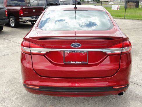 Used 2017 Ford Fusion SE w/ Equipment Group 201A FWD image 4
