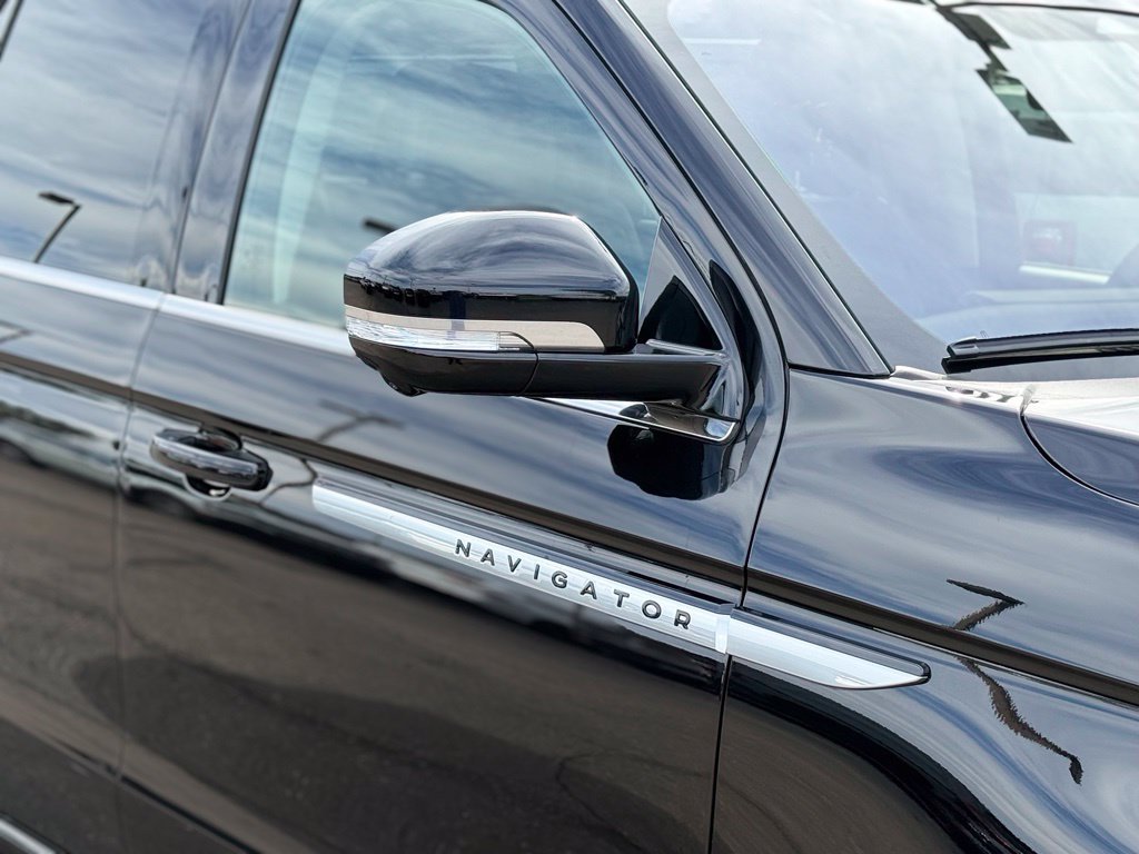Used 2025 Lincoln Navigator L Reserve AWD/4WD image 43