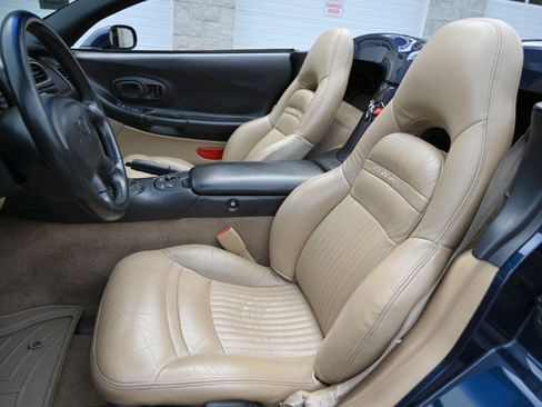 Used 2000 Chevrolet Corvette Convertible w/ Memory Pkg RWD image 25