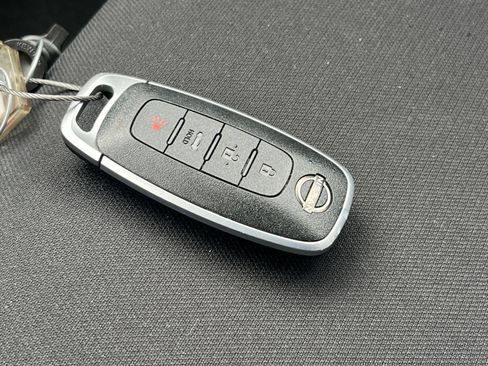 Used 2025 Nissan Sentra SV FWD image 17