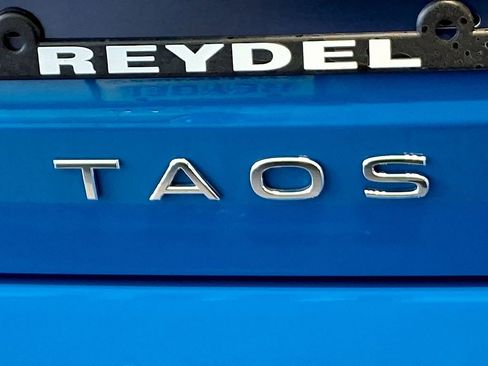 Used 2025 Volkswagen Taos SE image 31