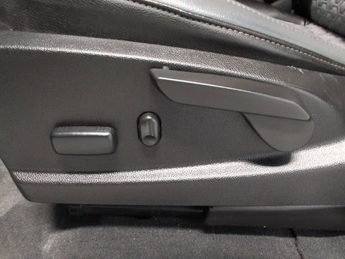 Used 2019 Chevrolet Colorado Z71 image 16