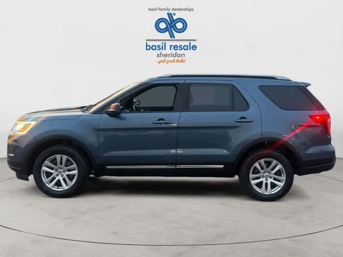 Used 2018 Ford Explorer XLT AWD/4WD image 3
