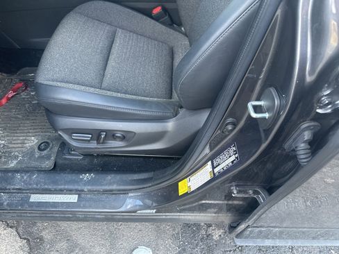 Used 2023 Toyota Crown XLE image 7