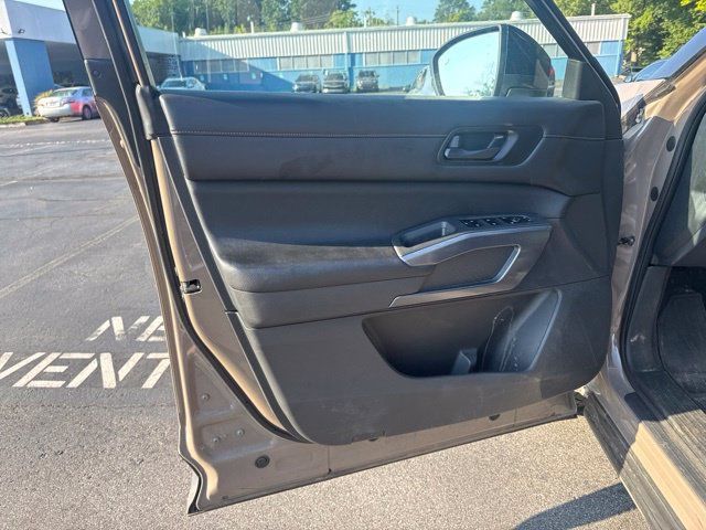Used 2023 Nissan Pathfinder Rock Creek AWD/4WD image 9