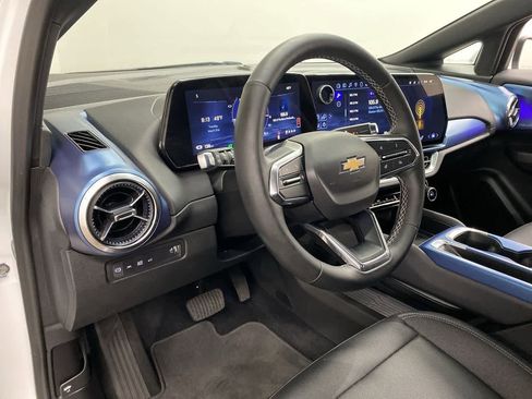 Used 2025 Chevrolet Equinox EV LT w/ Convenience Package image 2