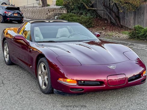 Used 2003 Chevrolet Corvette 50th Anniversary Edition w/ Preferred Equipment Group image 12