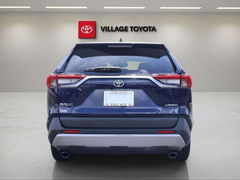 Certified 2022 Toyota RAV4 Limited FWD image 4