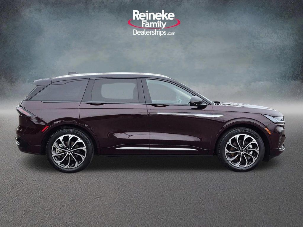 Used 2024 Lincoln Nautilus Reserve w/ Equipment Group 202A AWD/4WD image 5