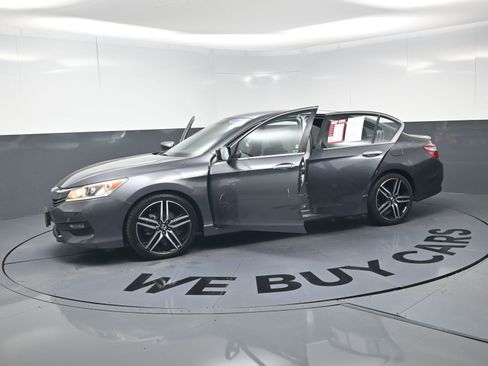 Used 2017 Honda Accord Sport image 20