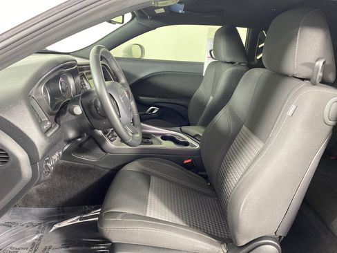 Used 2017 Dodge Challenger R/T image 14