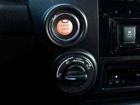 Used 2024 Nissan Titan PRO-4X w/ Pro-4x Convenience Package image 27