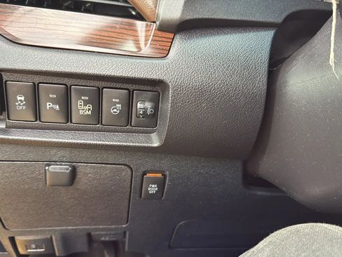 Used 2015 Toyota Sienna Limited Premium image 15