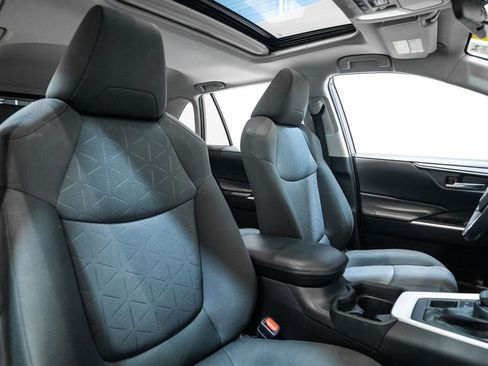 Used 2020 Toyota RAV4 XLE w/ Convenience Package image 15