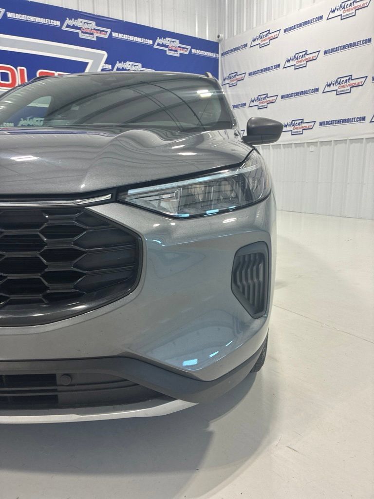Used 2025 Ford Escape ST-Line FWD image 9