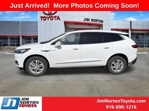 Used 2018 Buick Enclave Essence FWD image 2
