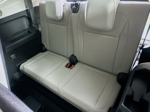 Used 2024 Volkswagen Tiguan SE FWD image 26