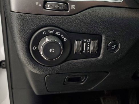 Used 2020 Jeep Cherokee Limited AWD/4WD image 12
