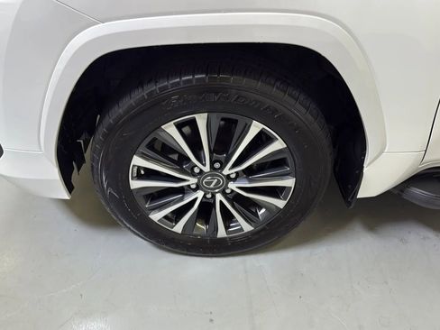 Used 2022 Lexus LX 600 4WD w/ Premium Package image 25