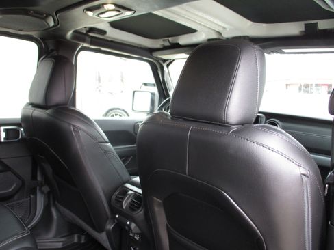 Used 2021 Jeep Gladiator Overland w/ Popular Equipment Package image 24