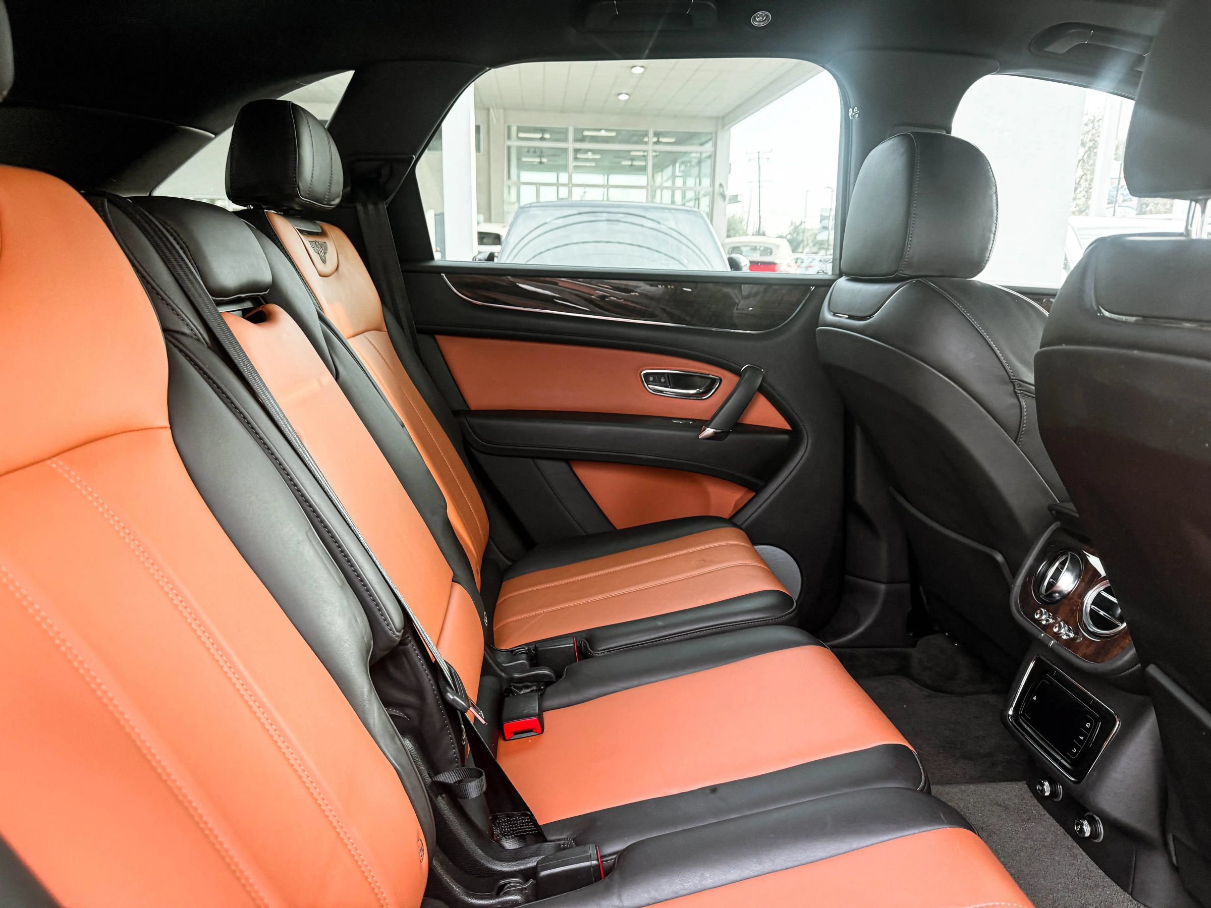 Used 2020 Bentley Bentayga AWD/4WD image 27