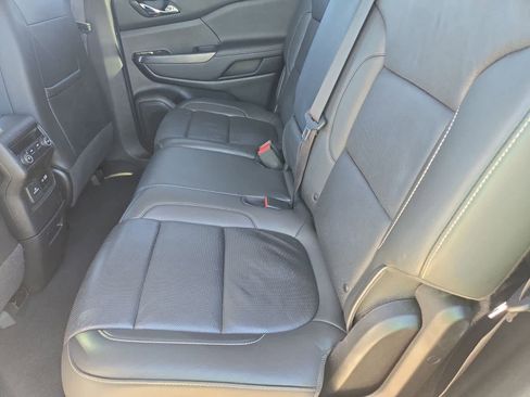 Used 2023 GMC Acadia SLT image 18