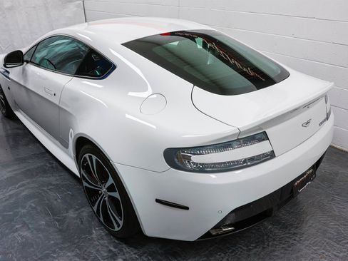 Used 2011 Aston Martin V12 Vantage Coupe image 16