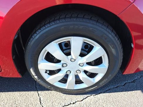 Used 2016 Toyota Corolla LE image 31