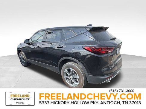 Used 2025 Chevrolet Blazer LT FWD image 3