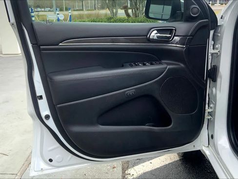 Used 2020 Jeep Grand Cherokee Overland image 24