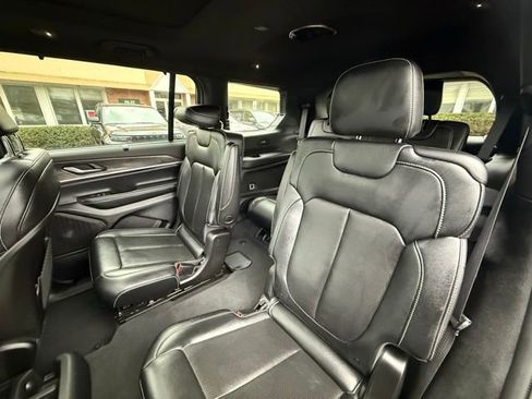 Used 2024 Jeep Grand Cherokee L Limited w/ Luxury Tech Group II image 34