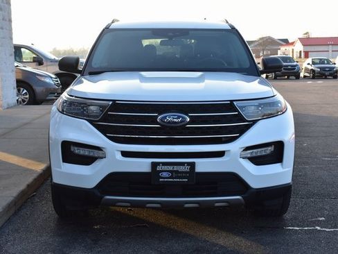Used 2022 Ford Explorer XLT w/ Equipment Group 202A image 8
