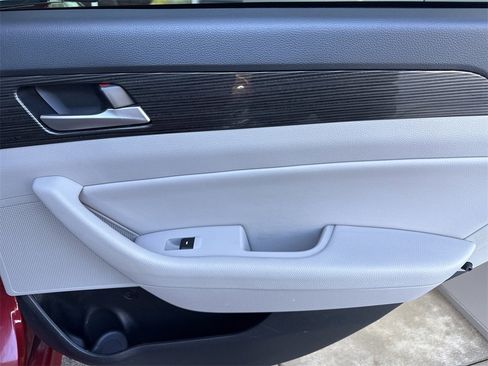 Used 2018 Hyundai Sonata Limited image 32