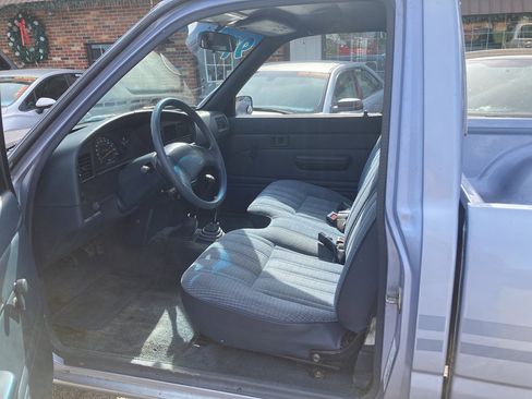 Used 1991 Toyota Pickup Deluxe AWD/4WD image 6
