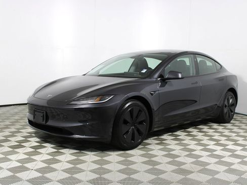 Used 2024 Tesla Model 3 Standard Range image 3