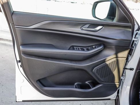 New 2025 Jeep Grand Cherokee L Laredo image 22