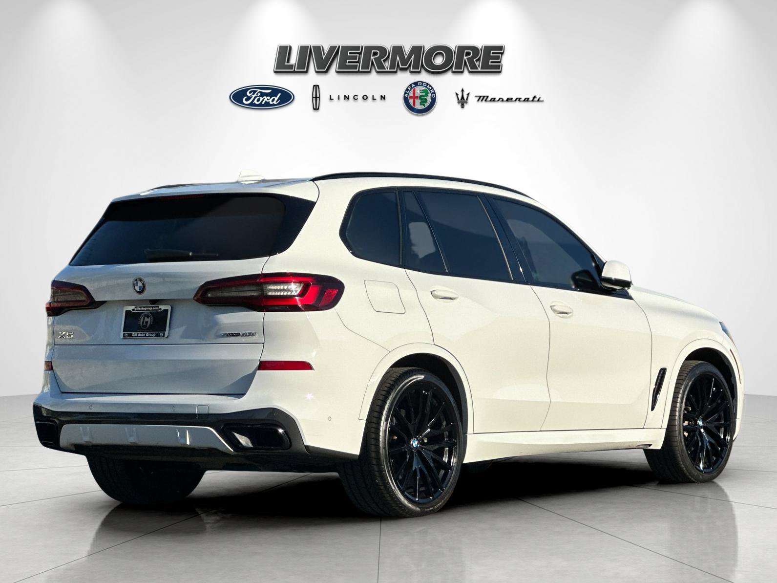 Used 2021 BMW X5 sDrive40i w/ M Sport Package RWD image 3